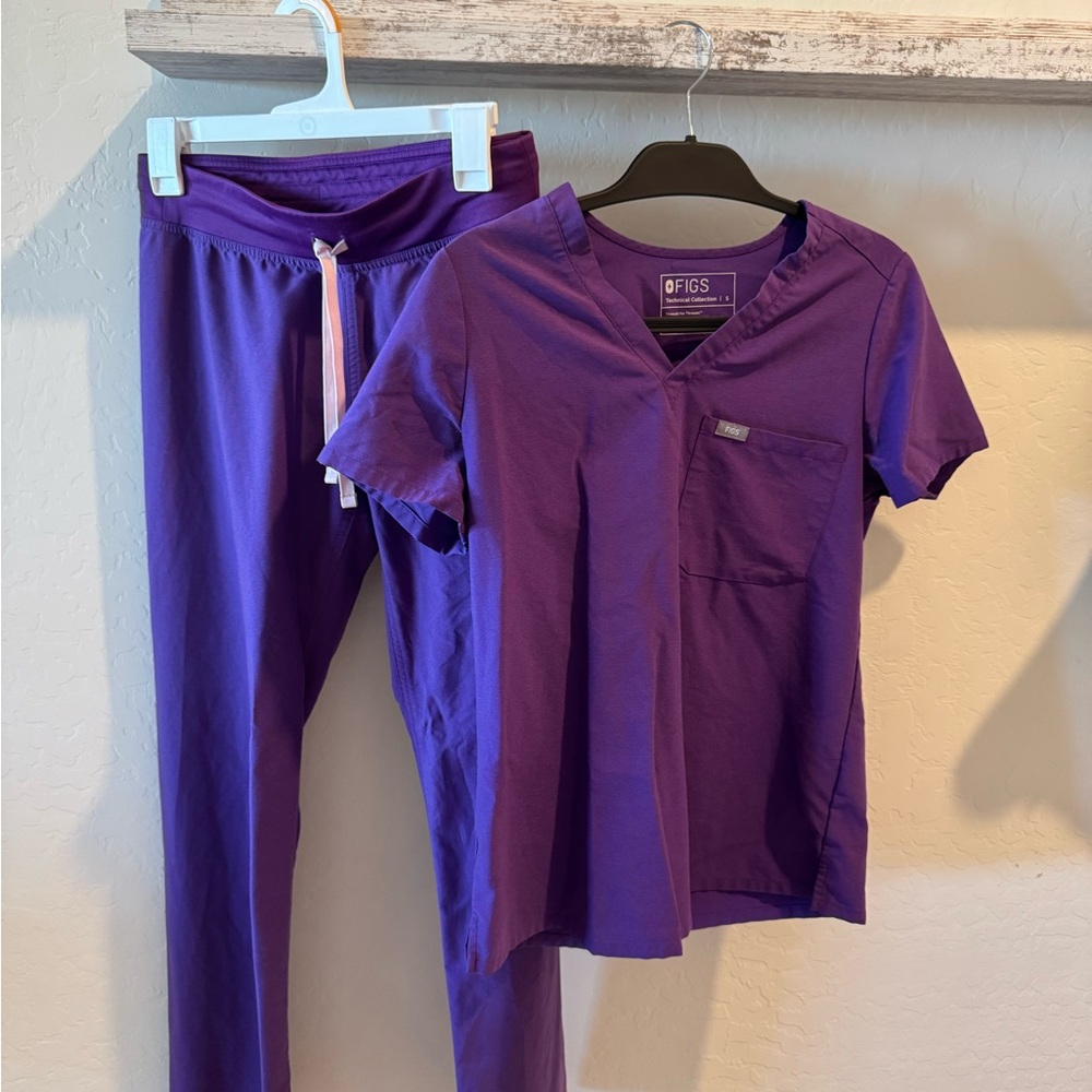 Figs Purple Scrub Set Top S and bottom size XS